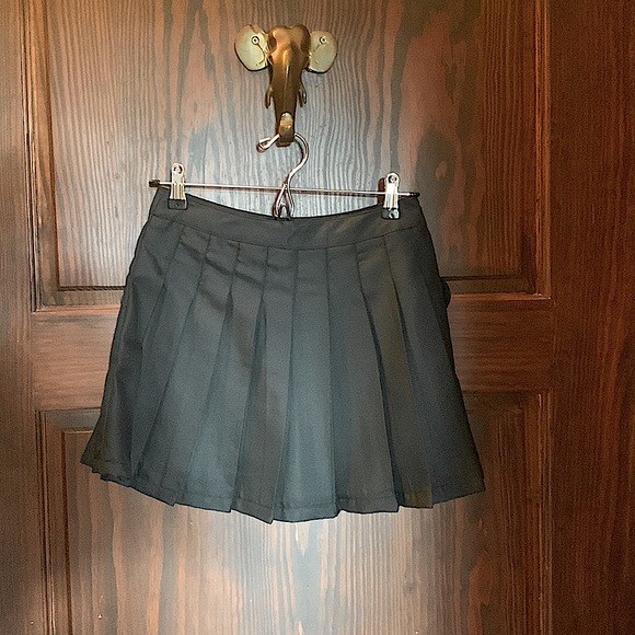Forever 21 Black Pleated Skirt - Picture 1 of 5